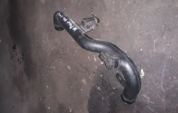 Volkswagen PASSAT B5 Air intake duct part
