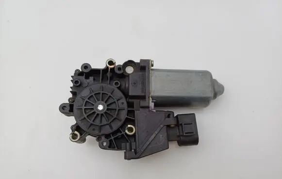 Audi A4 S4 B5 8D Front door window regulator motor