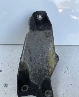 Audi A4 S4 B5 8D Engine mounting bracket 8D0199307L