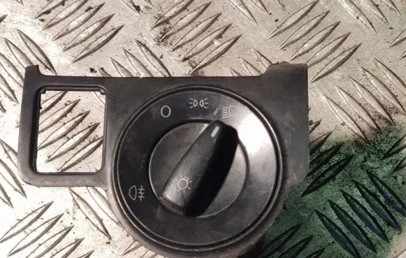 Volkswagen Golf IV Light switch 1C0941531