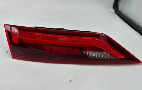 Tailgate rear/tail lights