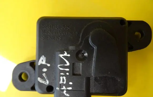 Opel Zafira A Airbag deployment crash/impact sensor 09133263