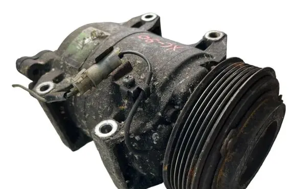 Volvo XC90 Air conditioning (A/C) compressor (pump) 689B580842 0761388