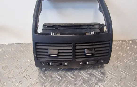 Volkswagen Touareg I Dash center air vent grill 7L6819727T