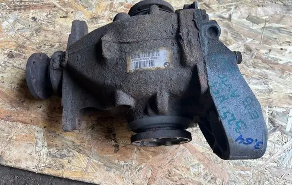 BMW 3 E92 E93 Rear differential 7566173