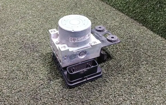 Renault Trafic III (X82) ABS Pump 476601418R 93459794