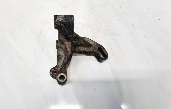 Engine mounting bracket