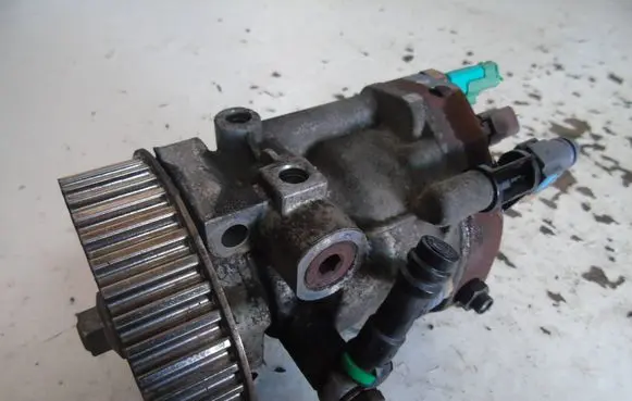 Renault Scenic III - Grand scenic III Fuel injection high pressure pump