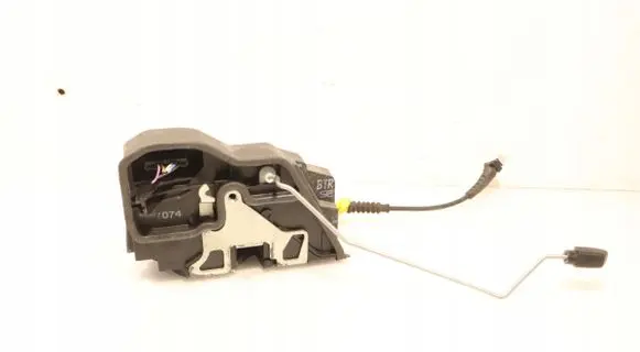 BMW X3 E83 Front door lock 7167074
