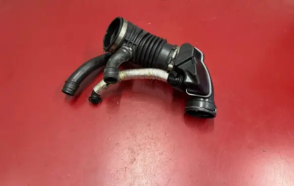 BMW X3 G01 Turbo air intake inlet pipe/hose 7643302 13717643302