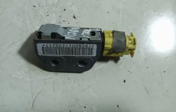 Nissan X-Trail T30 Airbag deployment crash/impact sensor
