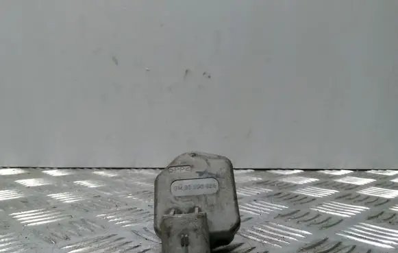 Opel Astra G Headlight level adjustment motor 90590665