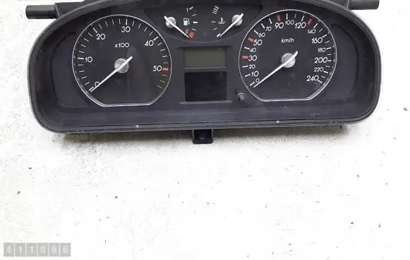 Renault Laguna II Speedometer (instrument cluster) 8200328449