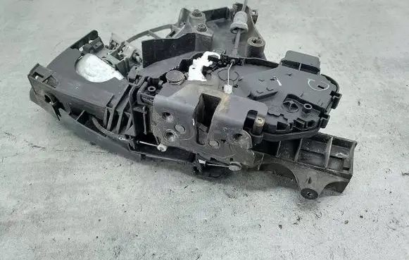 Volvo V50 Front door lock 30753658