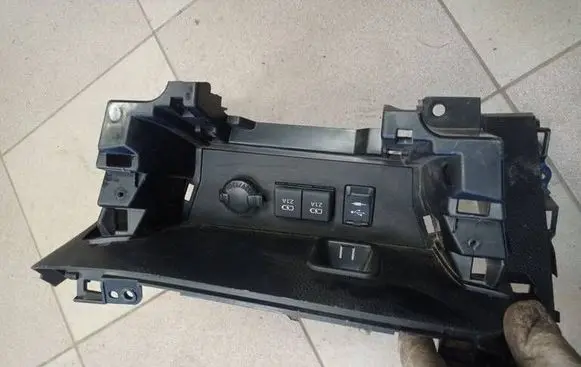 Toyota Highlander XU50 Dashboard center trim panel 554340E070 553140E040 18821