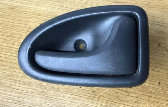 Opel Vivaro Front door interior handle 8200028995