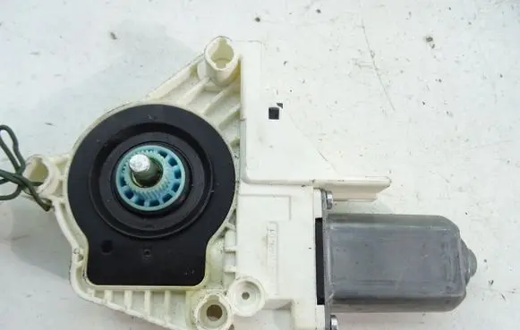 Seat Alhambra (Mk2) Front door window regulator motor