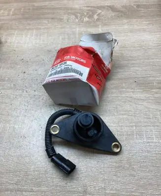 KIA Sephia Crankshaft position sensor 0K2A31813X