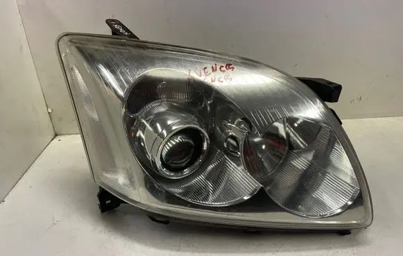 Toyota Avensis T250 Headlight/headlamp