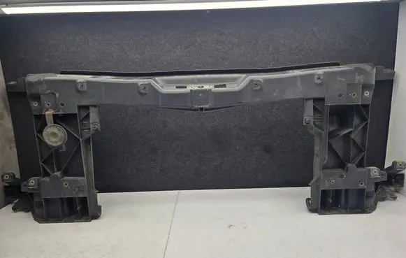Volkswagen Crafter Radiator support slam panel