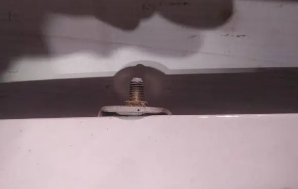 Tailgate/trunk/boot hinge