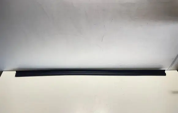 Porsche Macan (95B) Engine compartment rubber 95B823737