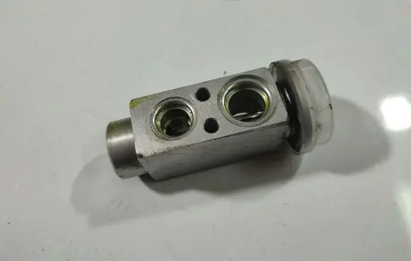 Opel Astra H Air conditioning (A/C) expansion valve ECH20M010DL
