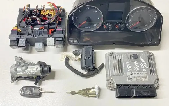 Volkswagen Jetta V Engine ECU kit and lock set 0281013228 03G906021KK