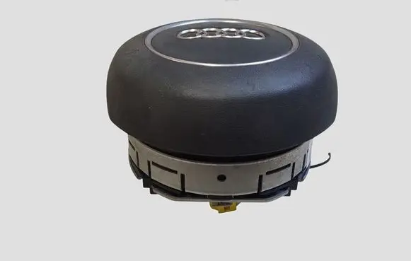 Audi A1 Steering wheel airbag 8X0880201A 611146800C
