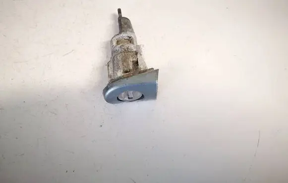 Skoda Octavia Mk1 (1U) Front door lock (next to the handle) 
