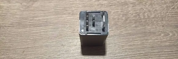 Audi A4 S4 B7 8E 8H Other relay 132128