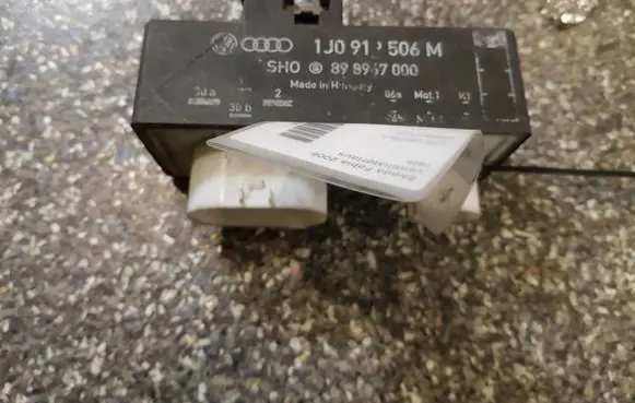 Skoda Roomster (5J) Coolant fan relay 1J0919506M