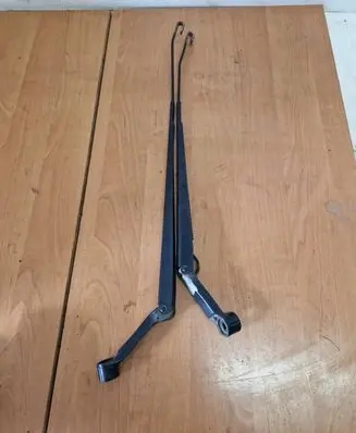 Toyota Avensis T250 Front wiper blade arm 6598