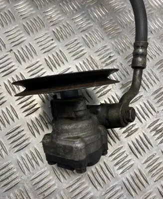 Mitsubishi Pajero Power steering pump