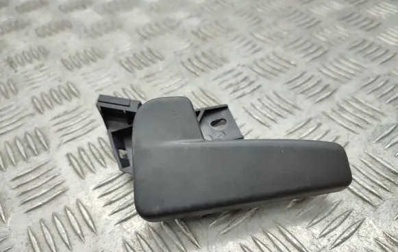 Volkswagen Golf VII Engine bonnet (hood) release handle 6R1823533 517823633A
