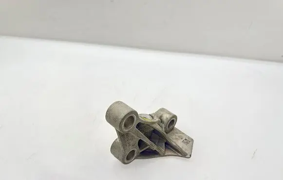 BMW iX Engine mounting bracket 9485641