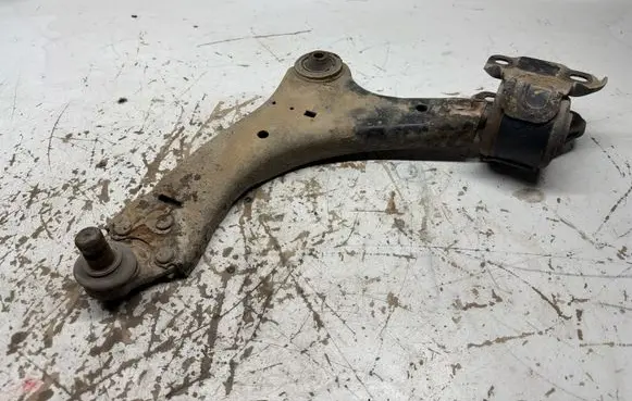 Volvo XC70 Front lower control arm/wishbone 