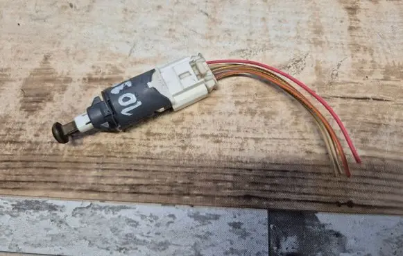 Renault Megane II Brake pedal sensor switch 8200168238B 8200168238