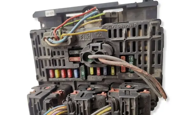 Peugeot 407 Fuse module 9656086180 BSML0200 S118983002J