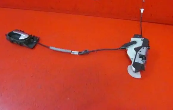 Peugeot 208 I Front door lock 9812500880