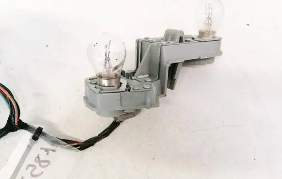 Volvo C30 Tail light bulb cover holder