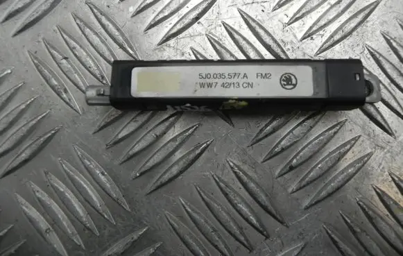 Volkswagen Polo V 6R Aerial antenna amplifier 5J0035577A U526
