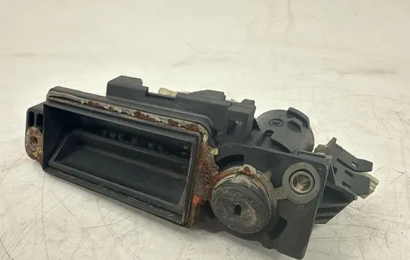 Tailgate opening switch