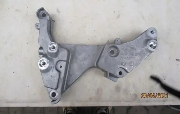 Volkswagen Eos Engine mounting bracket