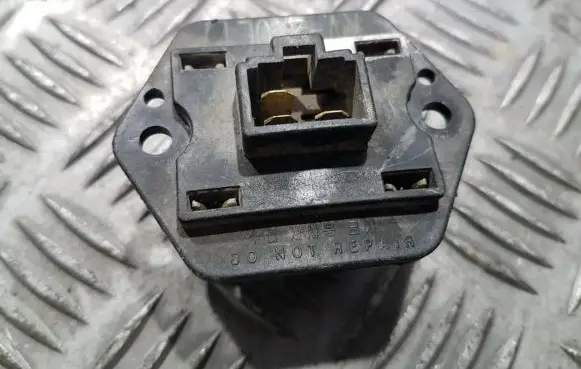 KIA Carnival Heater blower motor/fan resistor KV20L17
