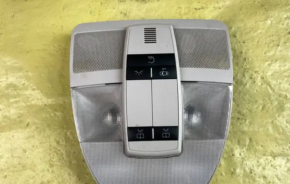 Mercedes-Benz B W245 Front seat light A1698202123 0121051004X