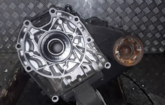 Gearbox transfer box case