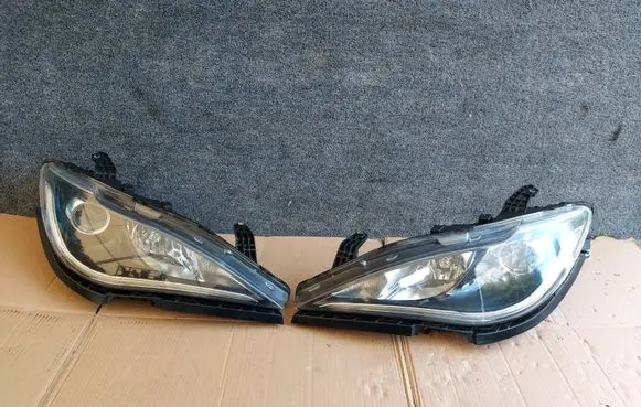 Chrysler Pacifica Headlights/headlamps set 68228947AG 68228946AG