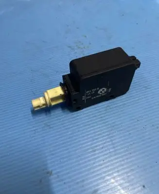 BMW 7 E38 Fuel tank cap lock 40620433 8352168 6711