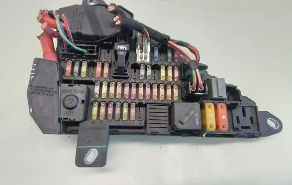 BMW 5 E60 E61 Fuse module 690658806 518811047